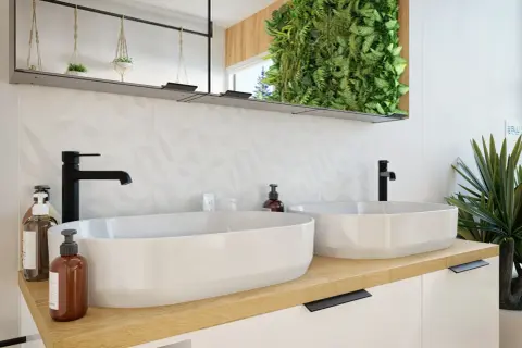 Dwie umywalki w łazience, otoczone zielenią i nowoczesnym designem.